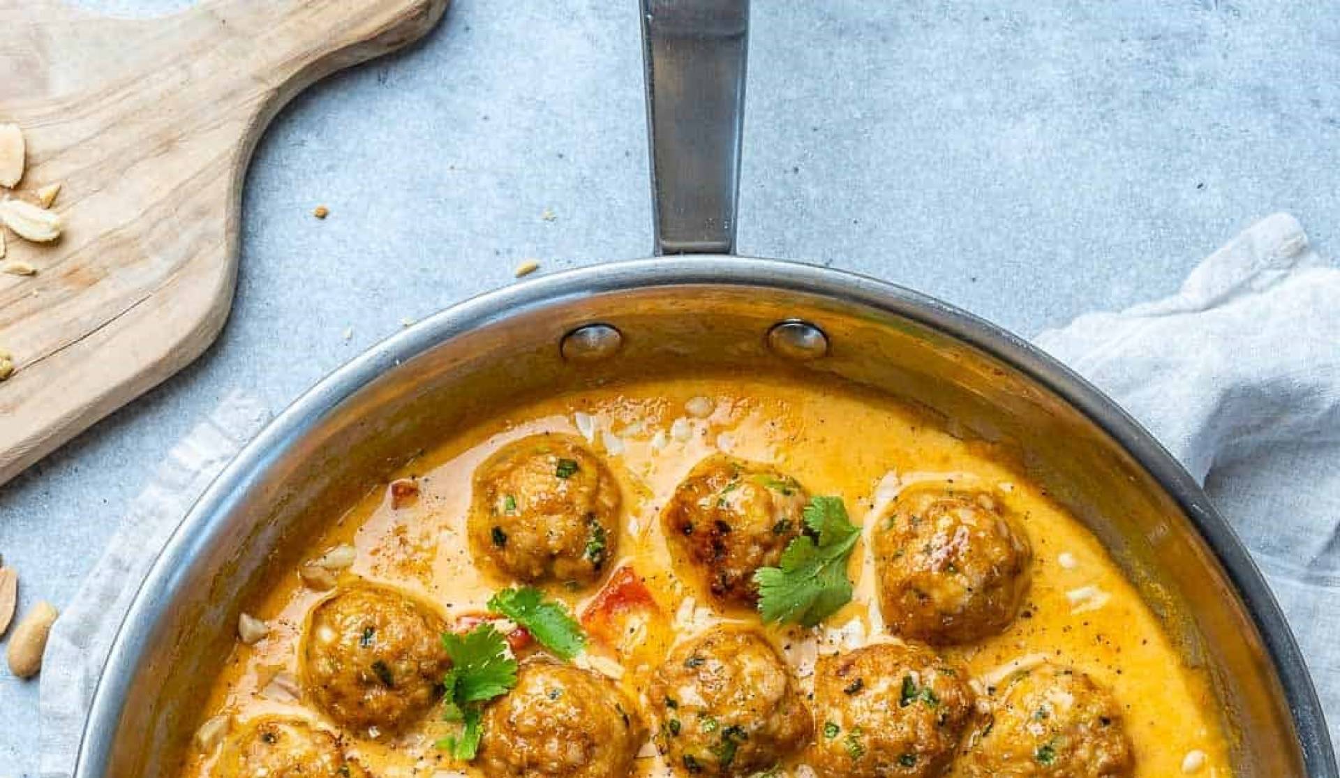 Thai Basil Turkey Meatball Bowl [Veggie Rice]